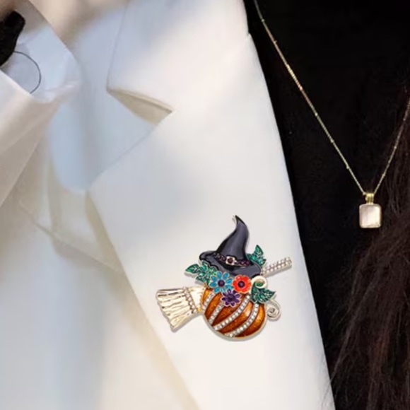 Pumpkin Witch Hat Broom Floral Rhinestone Halloween Brooch Pin - Picture 3 of 3